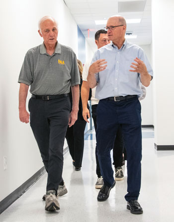 HV Mfg Roundtable corridor discussion